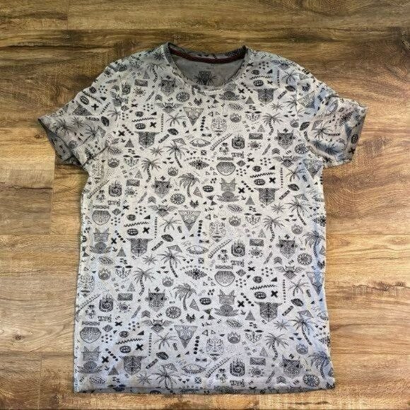 MEDICINE Mens Tribal Aztec print Ombré dyed Grey and black Cotton tee Sz M NWOT - Picture 10 of 13
